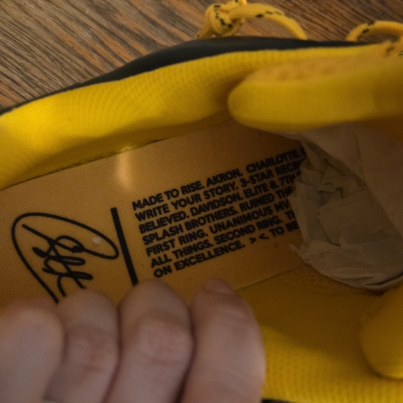 Under Armour Curry Flow 9 Steeltown Gold Yellow and Black Athletic Shoes US17 - Picture 5 of 11